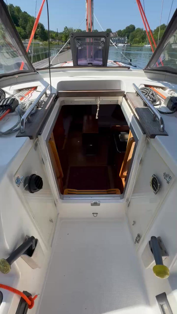 Cockpit and companionway
